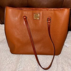 Large Pebble Grain Dooney & Bourke with matching wallet!
